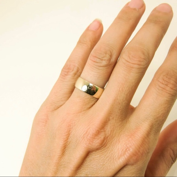 14k Yellow Gold Hollow 6mm Men's Wedding Band - Picture 2 of 4